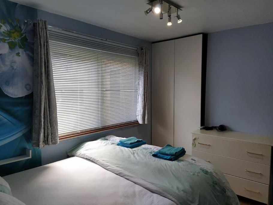 Studio Flat, Frequent Buses, 1-minute Walk To Bus Stop, 15 Minutes To City Center Édimbourg