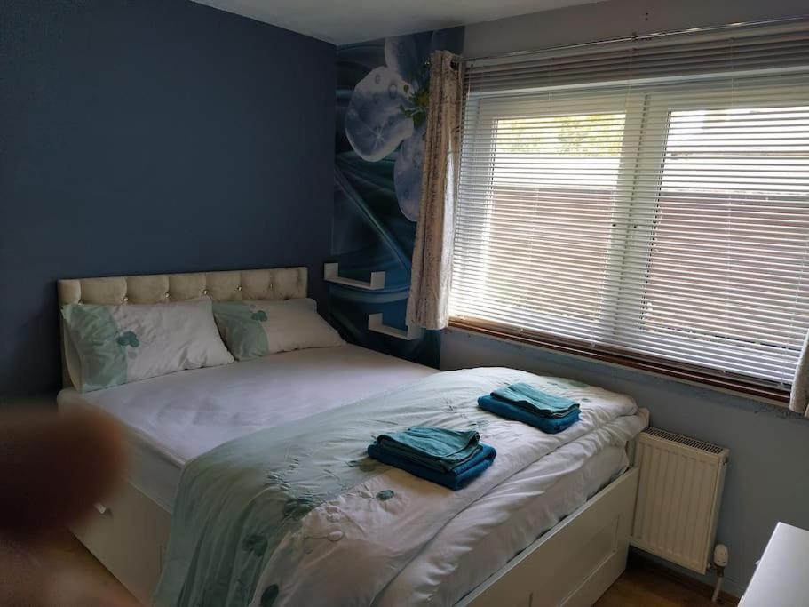 Studio Flat, Frequent Buses, 1-minute Walk To Bus Stop, 15 Minutes To City Center * Édimbourg