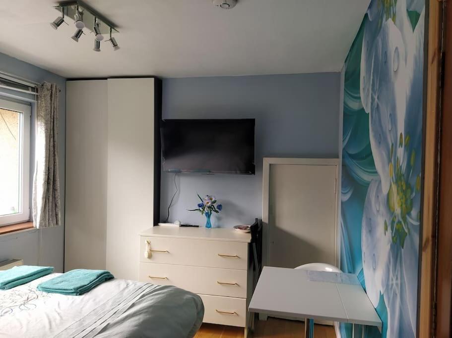 Studio Flat, Frequent Buses, 1-minute Walk To Bus Stop, 15 Minutes To City Center Appartement