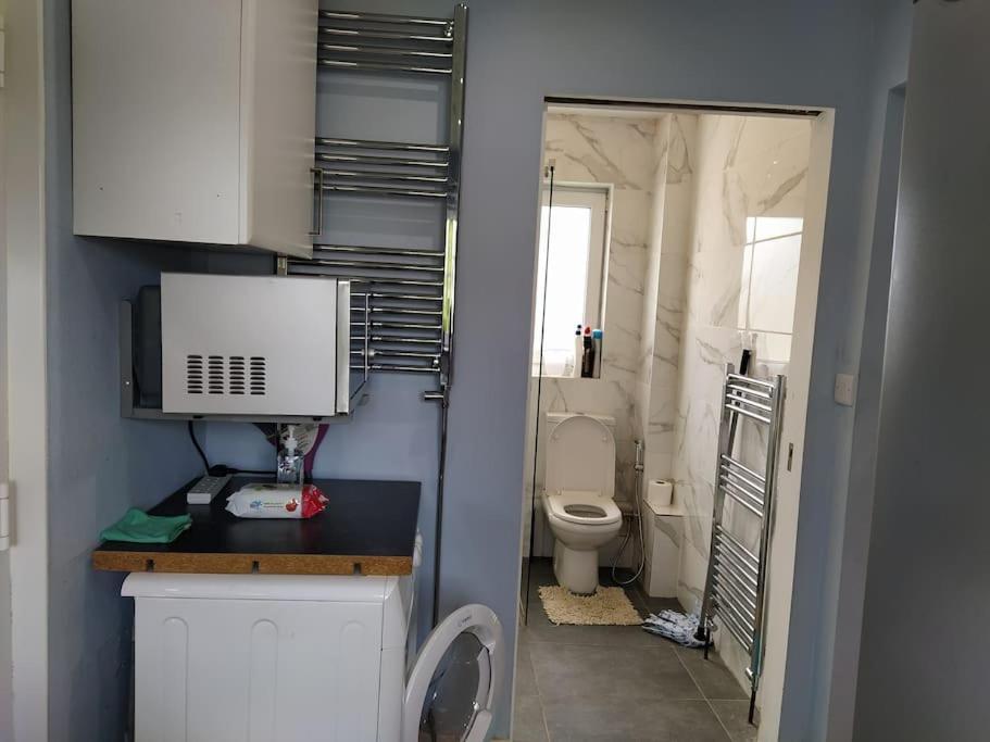 Appartement Studio Flat, Frequent Buses, 1-minute Walk To Bus Stop, 15 Minutes To City Center